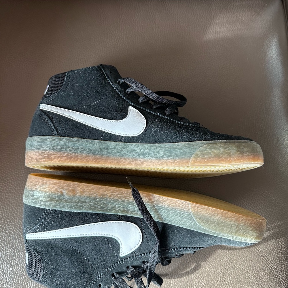 Nike SB Bruin High Top Suede Sneakers - Picture 4 of 6